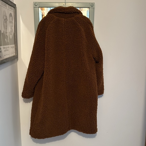 BCBG double breasted long faux fur coat.  XXL. Very comfy & stylish! Brown. - Picture 6 of 6